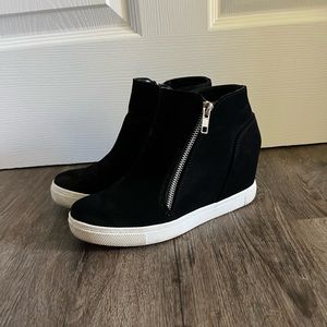 Wedge Sneaker